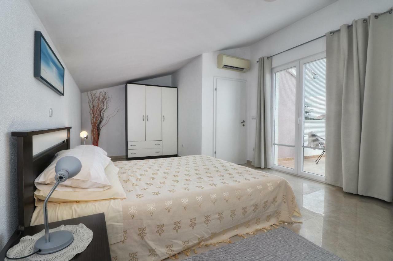 Apartments Link Rovinj Exterior photo